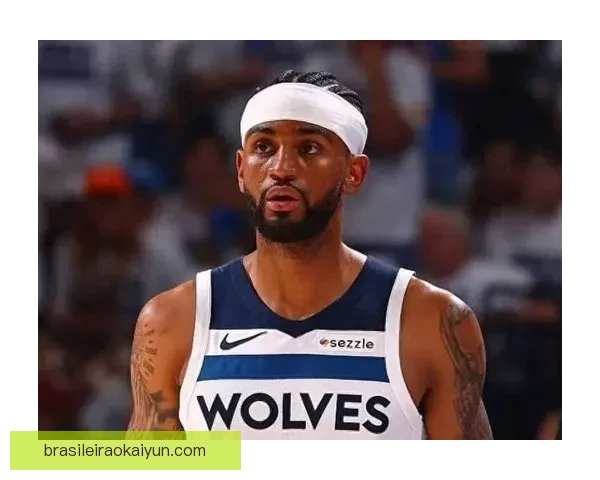 沃克在防守端的表现稳健，持续为球队提供重要支持